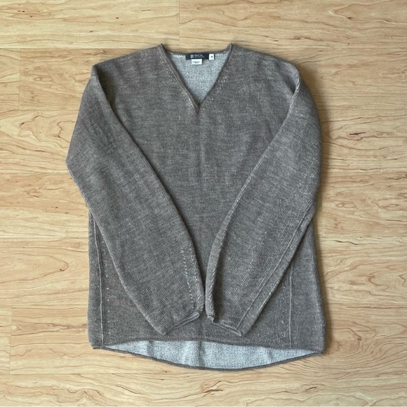 |SOL| Baby Alpaca Hair Long Sleeve Sweater in Woman’s Oversized Medium V-Neck - Picture 2 of 7